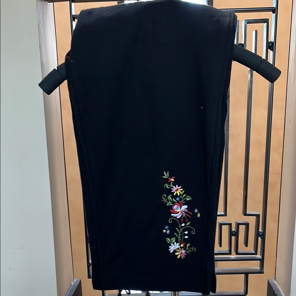 Black Leggings with Floral Embroidery